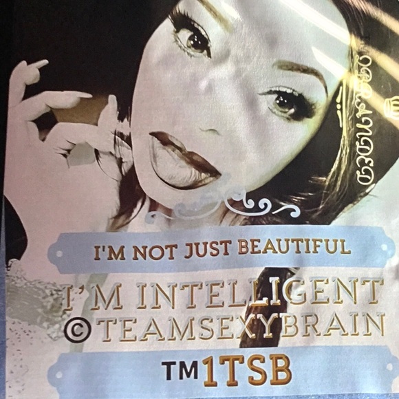 🆕 Customized SEXYBRAINBOUTIQUE Tee Motif: Im Not Just Beautiful; I’m Intelligent - Picture 10 of 14
